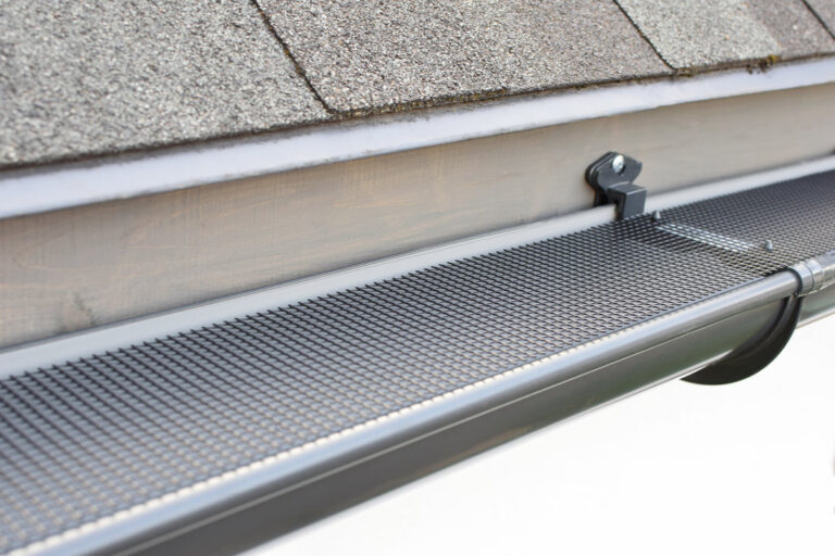 What Is the Difference between Seamless and Non-Seamless Gutters?